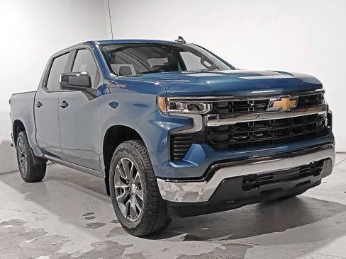 Used 2024 Chevrolet Silverado 1500 LT AWD/4WD image 30