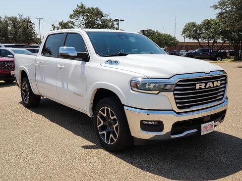 Used 2025 RAM 1500 Laramie AWD/4WD image 7