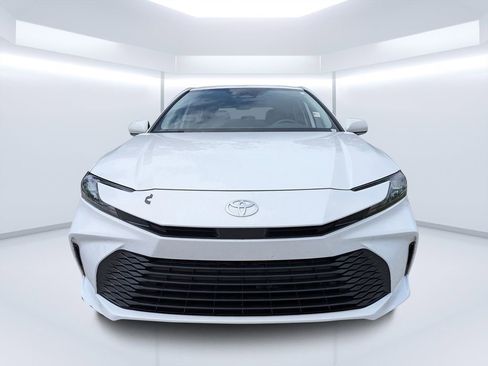 Used 2025 Toyota Camry LE FWD image 8