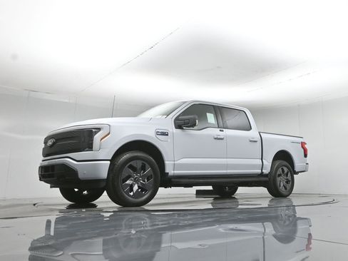 New 2025 Ford F150 Lightning Flash AWD/4WD image 45