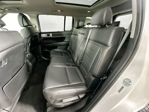 Used 2025 Hyundai Santa Fe Limited AWD/4WD image 28