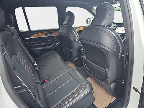 Used 2023 Jeep Grand Cherokee Summit image 13