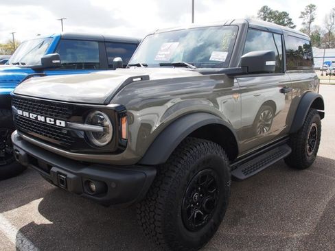 Certified 2025 Ford Bronco Badlands image 4