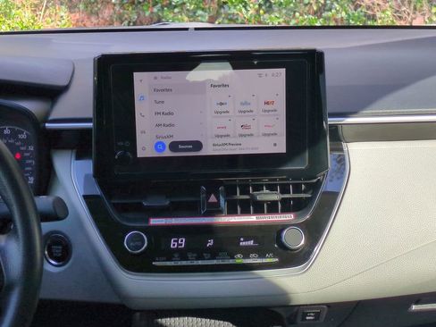 Certified 2025 Toyota Corolla LE image 17