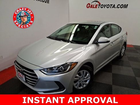 Used 2018 Hyundai Elantra SE image 1