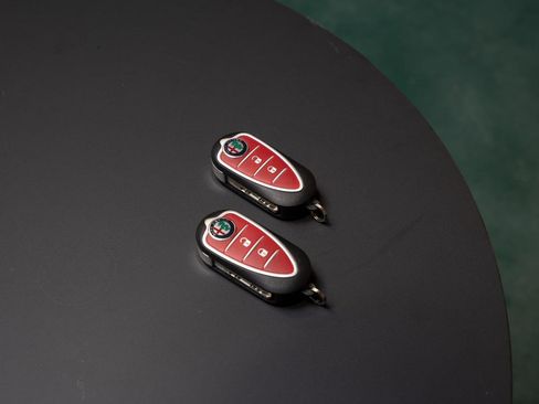 Used 2018 Alfa Romeo 4C Spider image 78