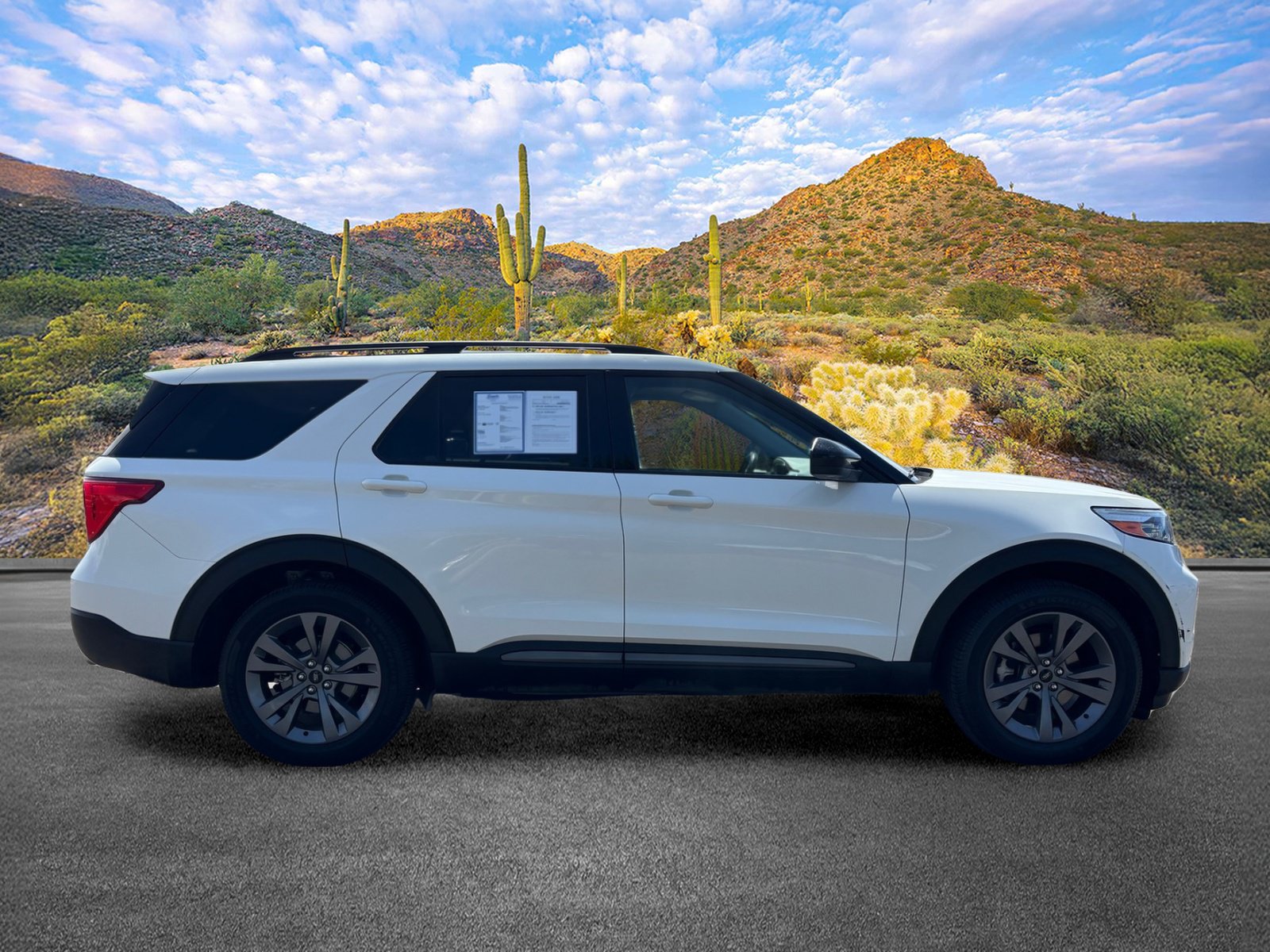 Used 2022 Ford Explorer XLT w/ Equipment Group 202A AWD/4WD image 3