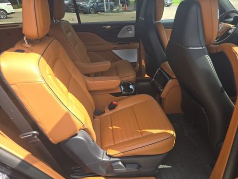 Used 2025 Lincoln Aviator Black Label AWD/4WD image 21