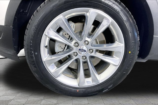 Used 2018 Ford Explorer XLT w/ Equipment Group 202A AWD/4WD image 29