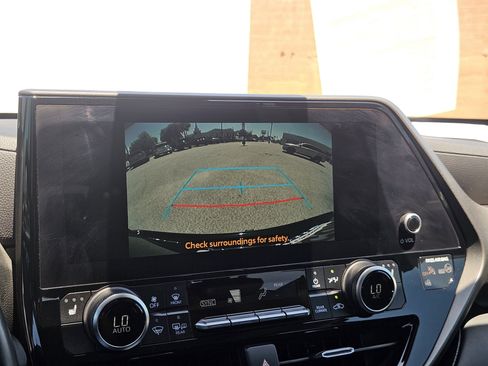 Used 2023 Toyota Highlander XLE FWD image 20