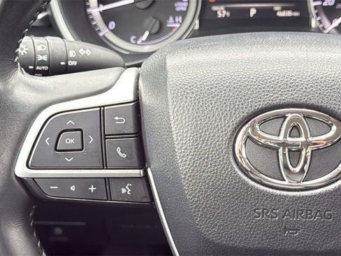 Used 2023 Toyota Highlander XLE image 31