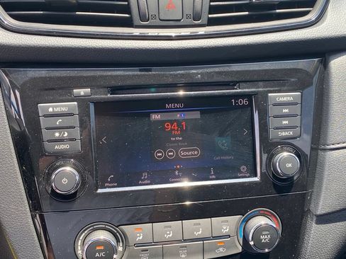 Used 2018 Nissan Rogue S FWD image 15