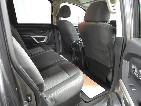 Used 2021 Nissan Titan SV w/ SV Convenience Package image 17