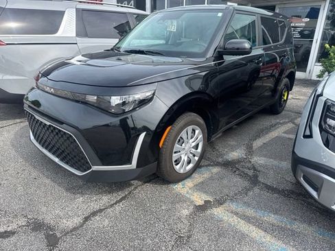 Certified 2023 Kia Soul LX FWD image 1