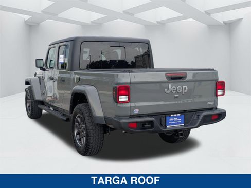 Used 2023 Jeep Gladiator Overland AWD/4WD image 7