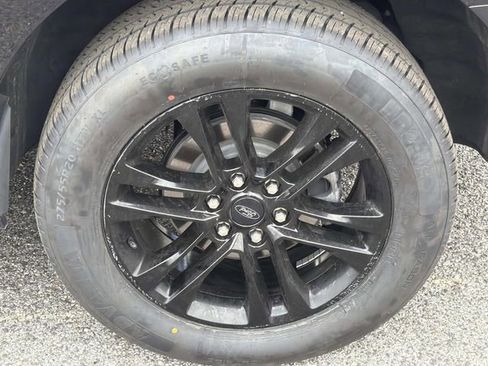 Used 2023 Ford Expedition XLT RWD image 16
