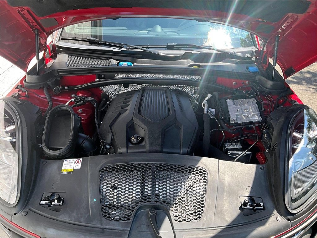 Certified 2023 Porsche Macan Turbo AWD/4WD image 15