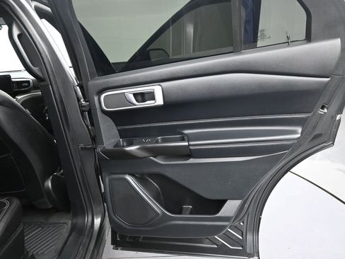 Used 2020 Ford Explorer XLT w/ Equipment Group 202A AWD/4WD image 34