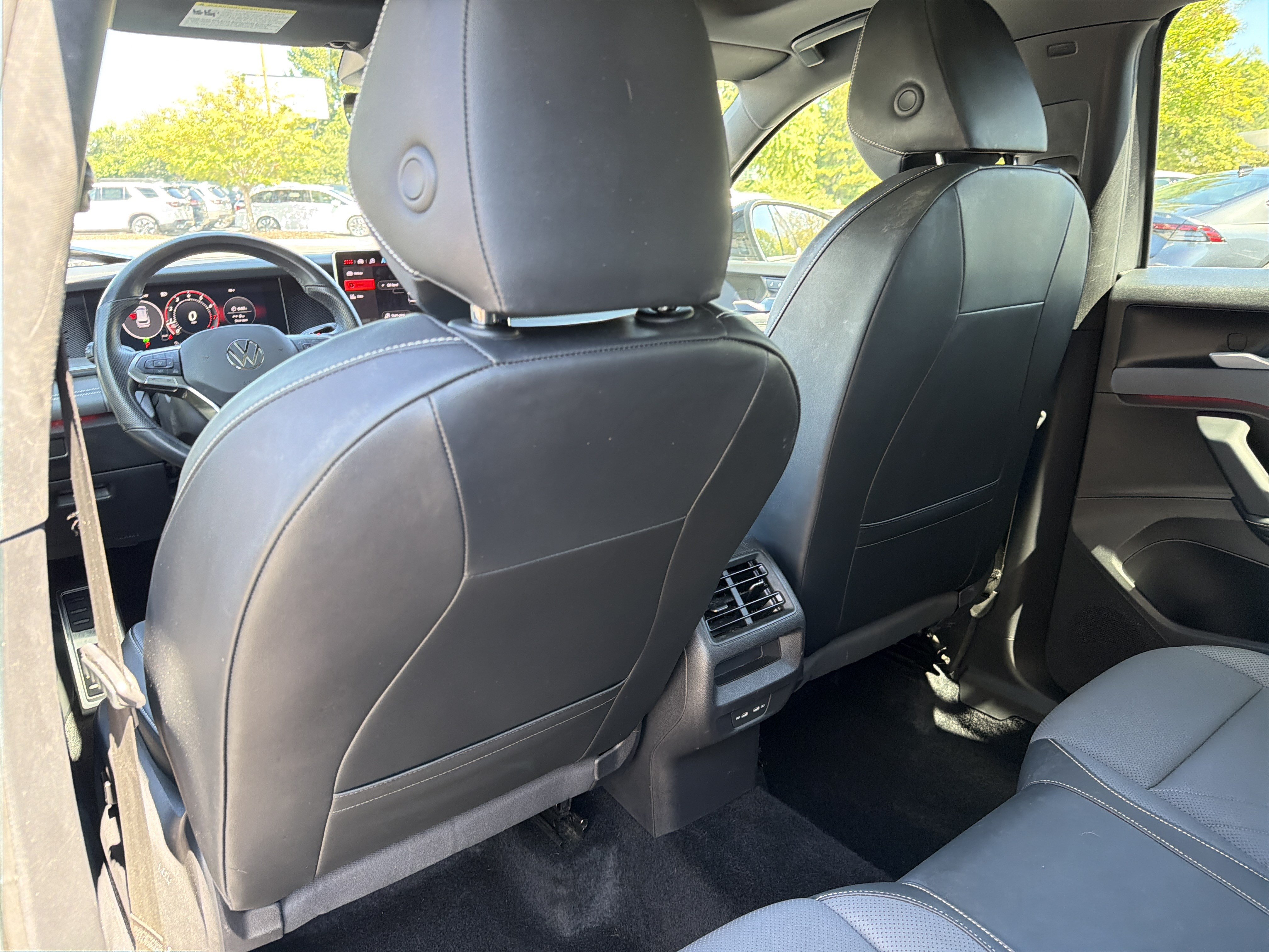 Used 2025 Volkswagen Tiguan SE R-Line FWD image 16