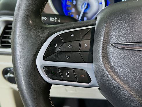 Used 2023 Chrysler Voyager LX image 15