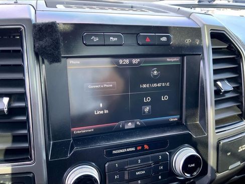 Used 2015 Ford F150 Platinum w/ Equipment Group 701A Luxury AWD/4WD image 23