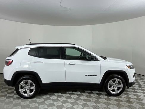 Used 2023 Jeep Compass Latitude image 4