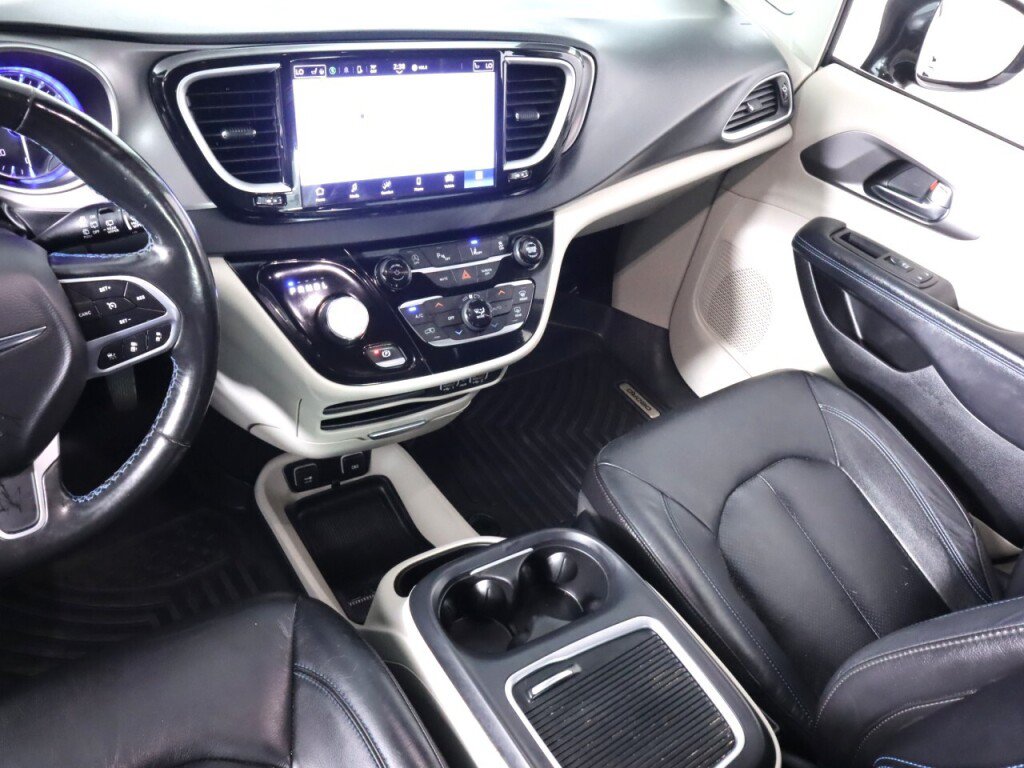 Used 2021 Chrysler Pacifica Touring-L FWD image 32