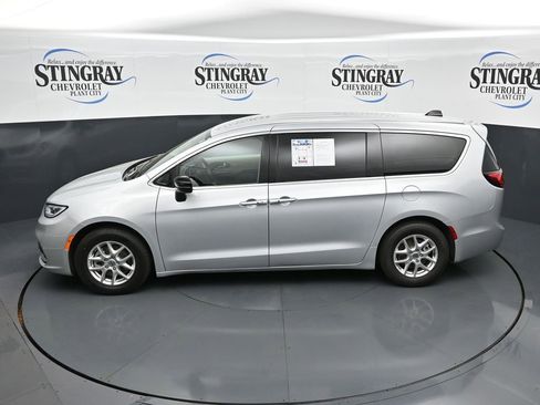 Used 2024 Chrysler Pacifica Touring-L FWD image 24