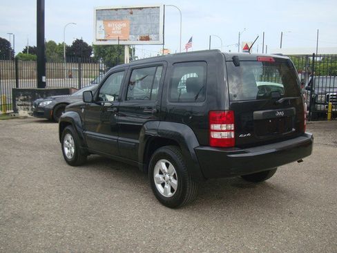 Used 2010 Jeep Liberty Sport image 3