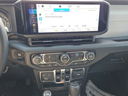 New 2026 Jeep Gladiator Sport AWD/4WD image 17