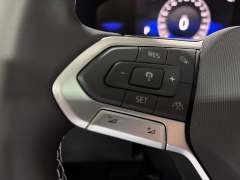 New 2026 Volkswagen Taos SE image 19