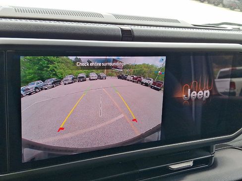 Used 2025 Jeep Wrangler Unlimited Sahara AWD/4WD image 15