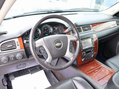 Used 2012 Chevrolet Avalanche LTZ image 23