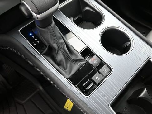 Used 2025 Toyota Sienna XLE image 19