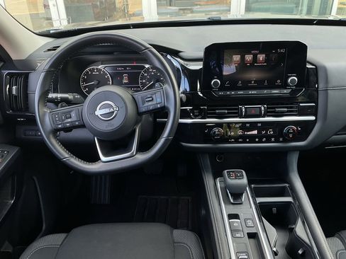Used 2025 Nissan Pathfinder SV FWD image 14