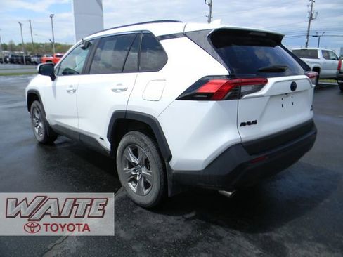 Used 2024 Toyota RAV4 LE AWD/4WD image 4