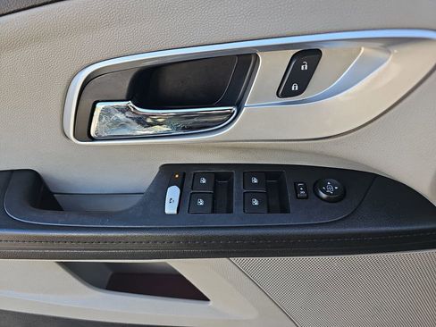 Used 2017 Chevrolet Equinox Premier FWD image 26