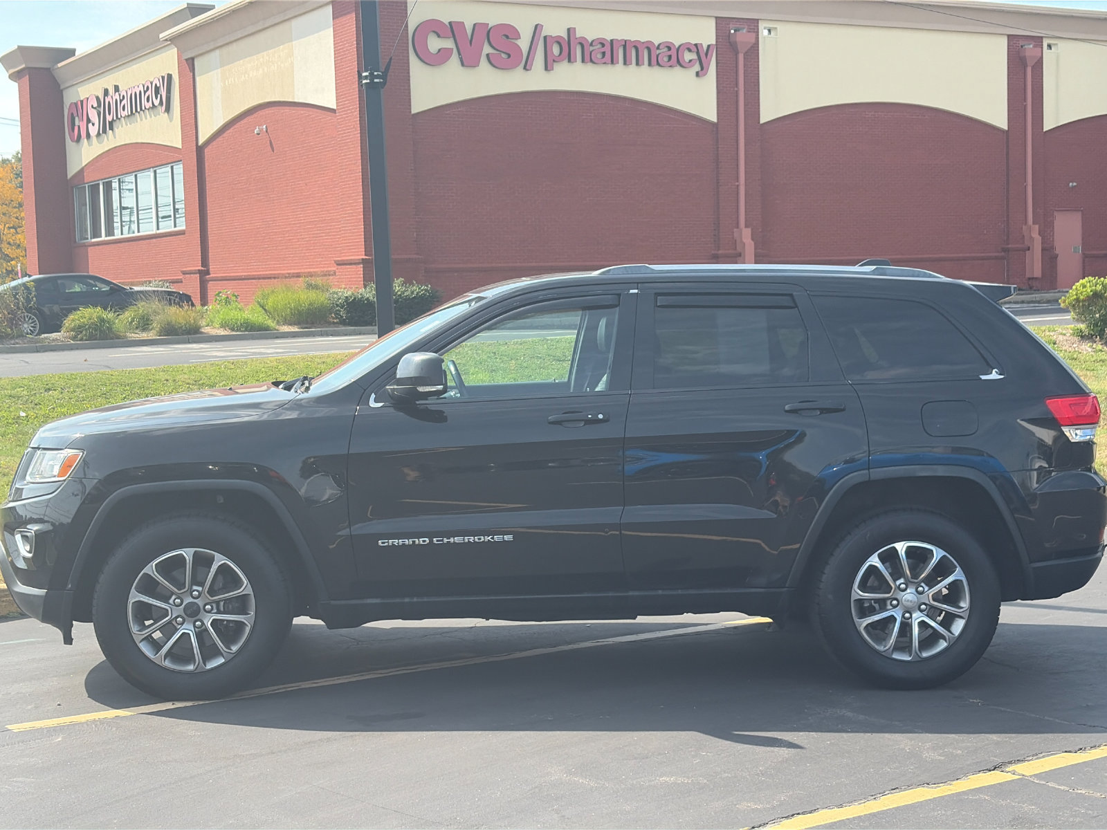 Used 2014 Jeep Grand Cherokee Limited AWD/4WD image 2