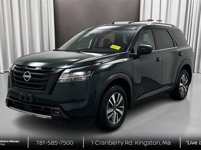 Used 2024 Nissan Pathfinder SL w/ Black Appearance Package