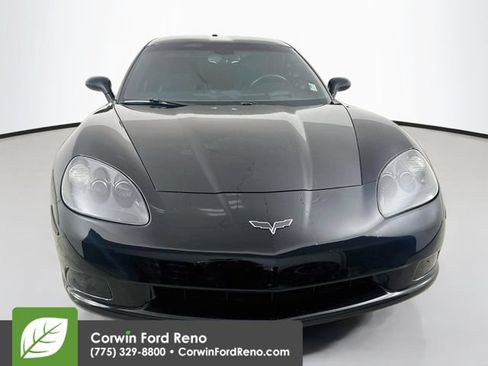 Used 2005 Chevrolet Corvette Coupe w/ Preferred Equipment Group RWD image 2