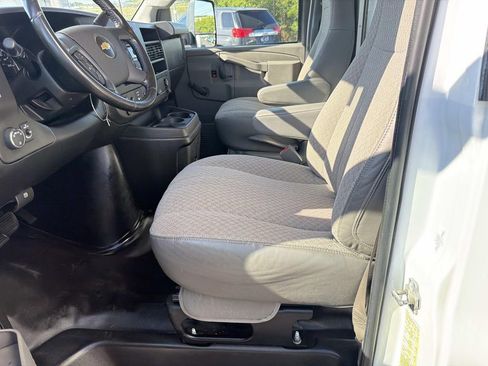 Used 2020 Chevrolet Express 3500 w/ Driver Convenience Package RWD image 13