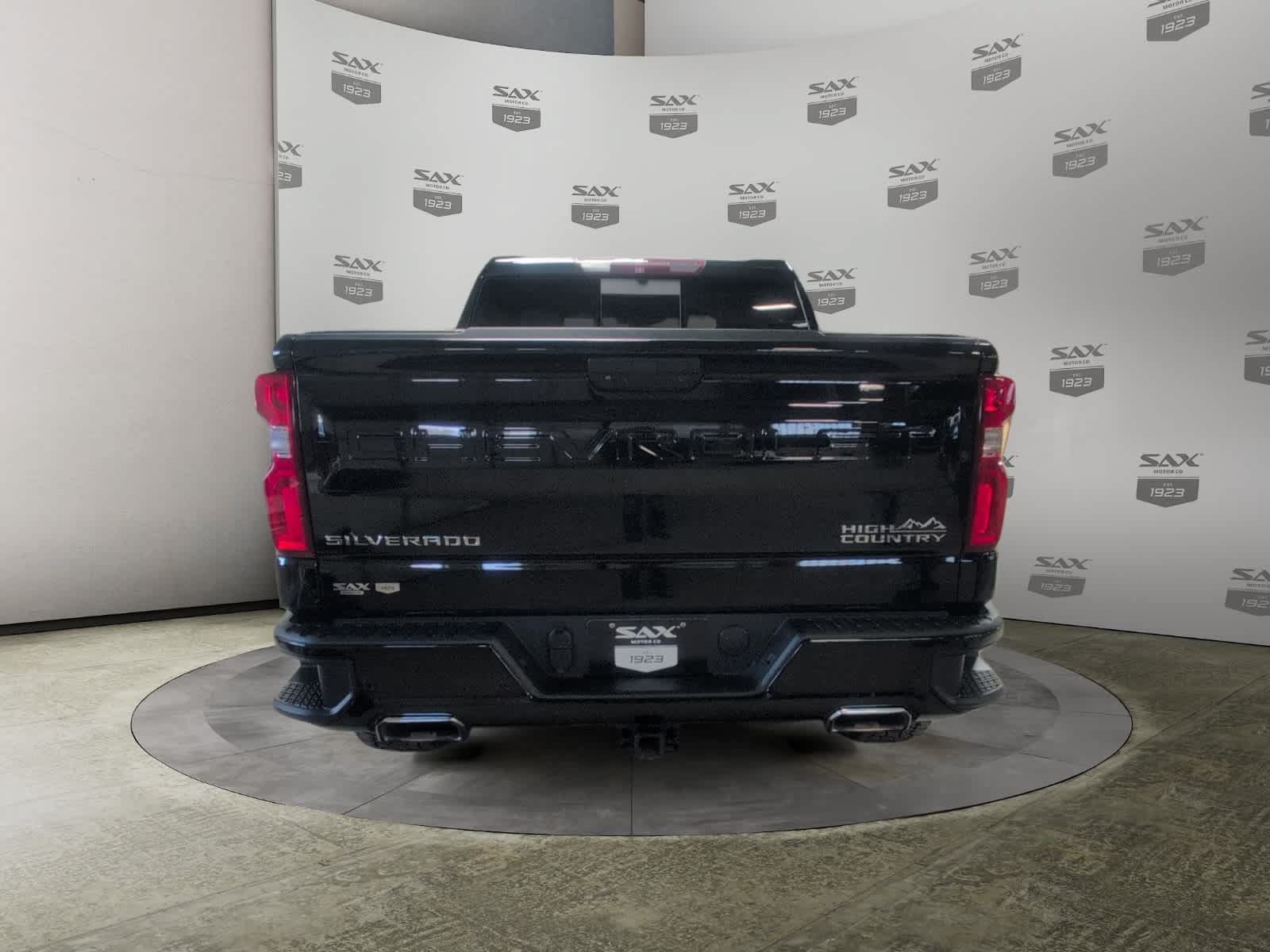 Used 2019 Chevrolet Silverado 1500 High Country w/ Technology Package AWD/4WD image 4