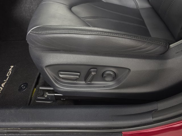 Used 2022 Toyota Avalon XLE FWD image 23