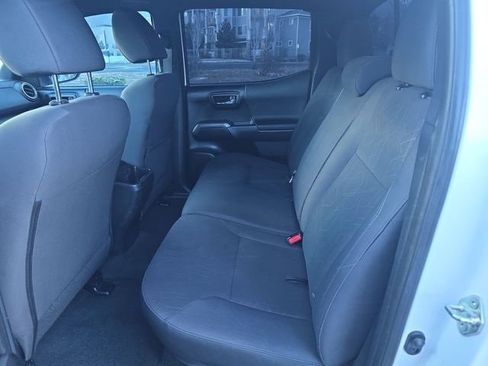 Used 2017 Toyota Tacoma 2WD Double Cab image 17
