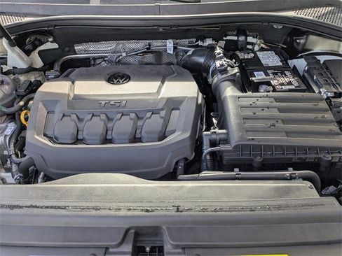 Used 2023 Volkswagen Tiguan SE w/ Panoramic Sunroof Package image 15