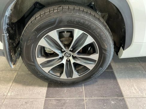 Used 2023 Toyota Highlander XLE image 6