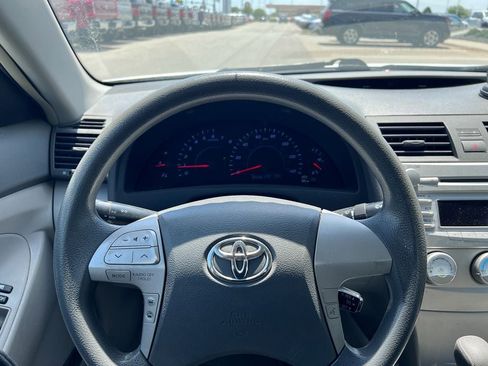 Used 2010 Toyota Camry LE FWD image 21