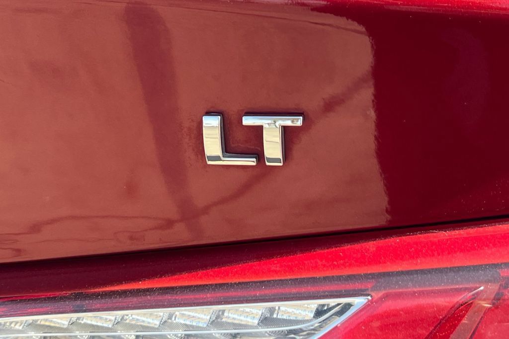 Used 2020 Chevrolet Malibu LT FWD image 28
