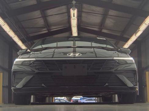 Used 2026 Hyundai Elantra Sport FWD image 4