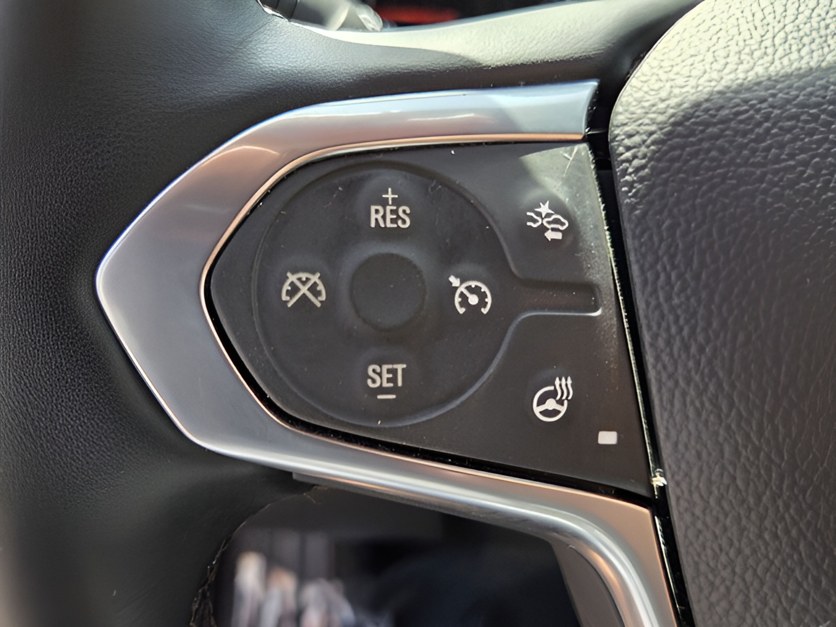 Used 2023 Chevrolet Traverse RS FWD image 24